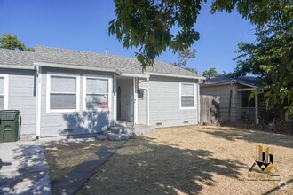 Building Photo - 3928 Elm St