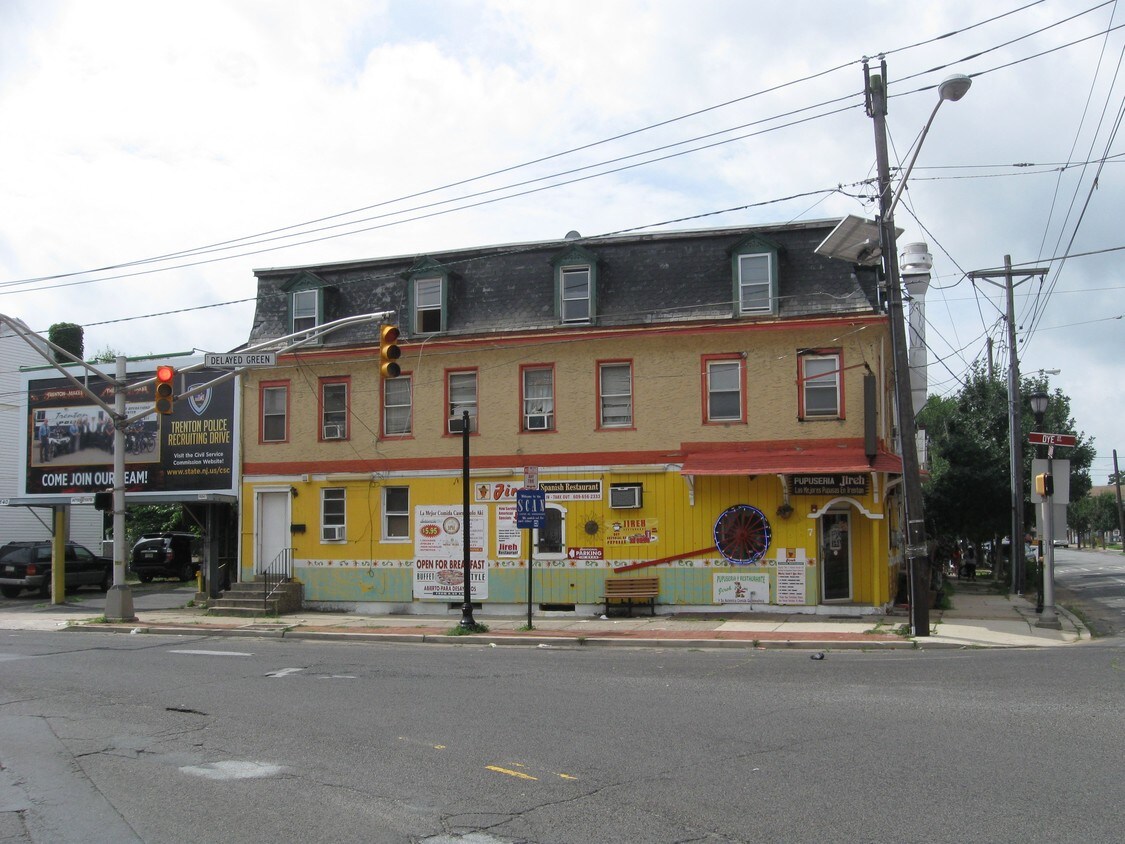 Building Photo - 685-691 S Clinton Ave