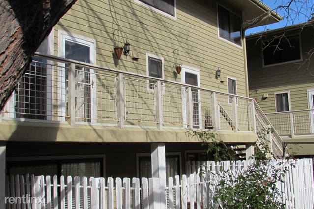 Primary Photo - 208 Pearl St