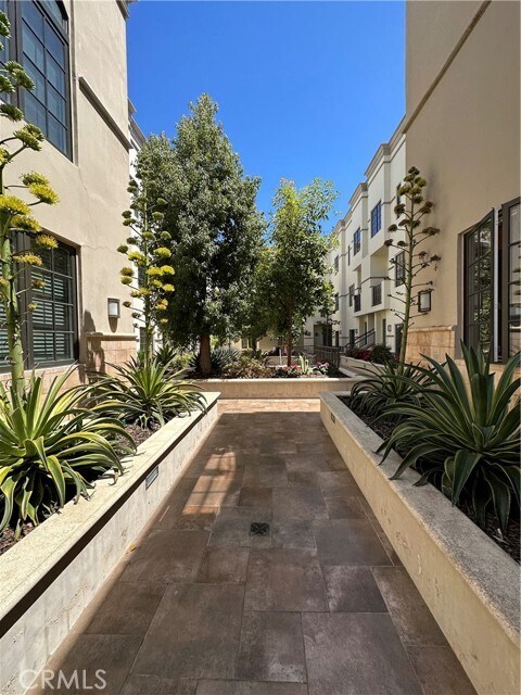 Foto del edificio - 288 S Oakland Ave