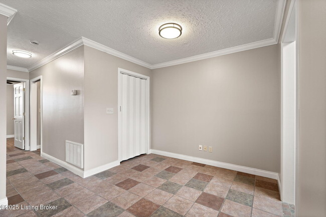 Building Photo - 709 Victoria Ct