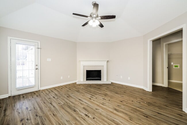 Building Photo - 1044 Cross Wood Ln