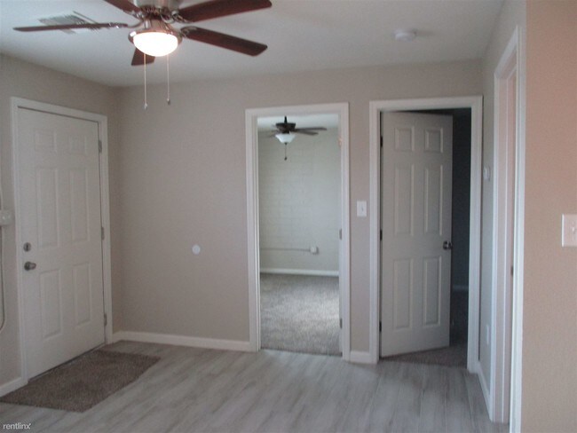 Building Photo - 561 S Meridian Rd