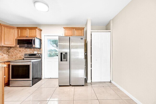 Foto del edificio - 15710 NW 19th Ave