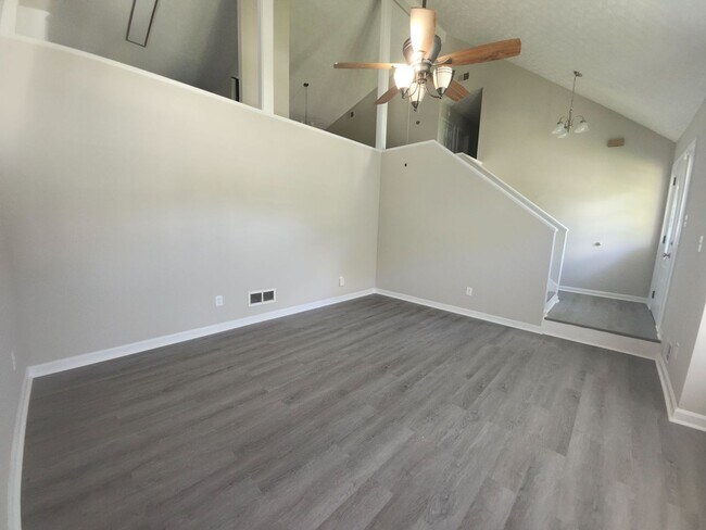 Building Photo - Charming 5-Bedroom, 3.5-Bathroom Home near...