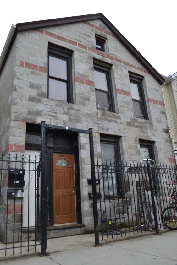 Primary Photo - 1833 W 21st St