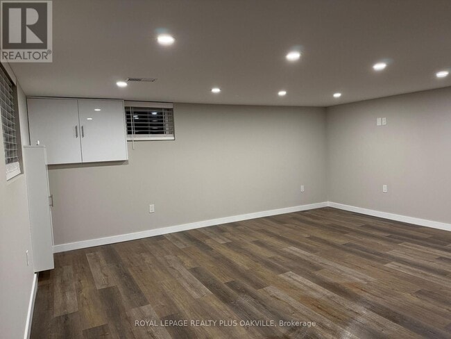 Building Photo - 269 West 5th Street