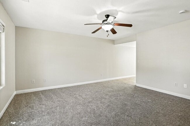 Foto del edificio - 3 bedroom- 2.5 bath Townhouse