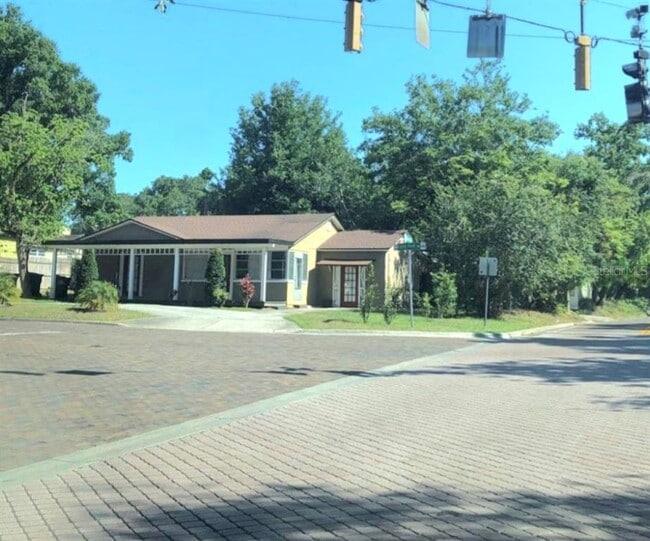 Building Photo - 1604 Curry Ford Rd