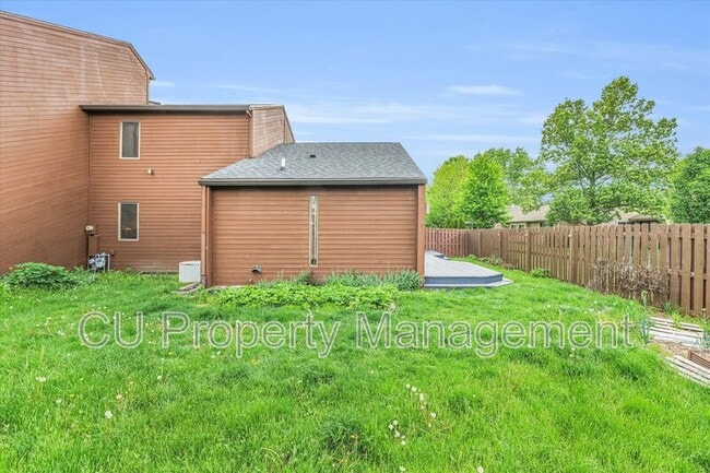 Building Photo - 1 Lyndhurst Village Ct