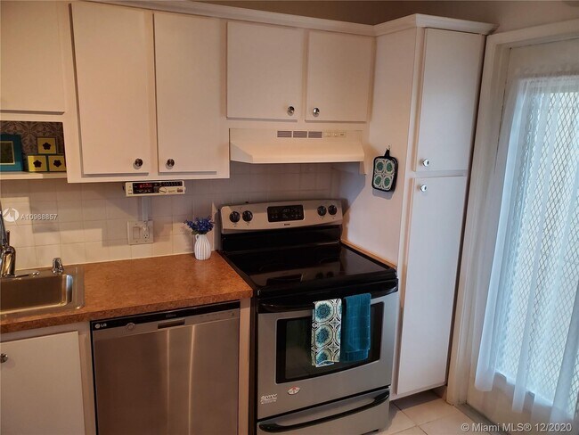 Foto del edificio - 3000 S Course Dr