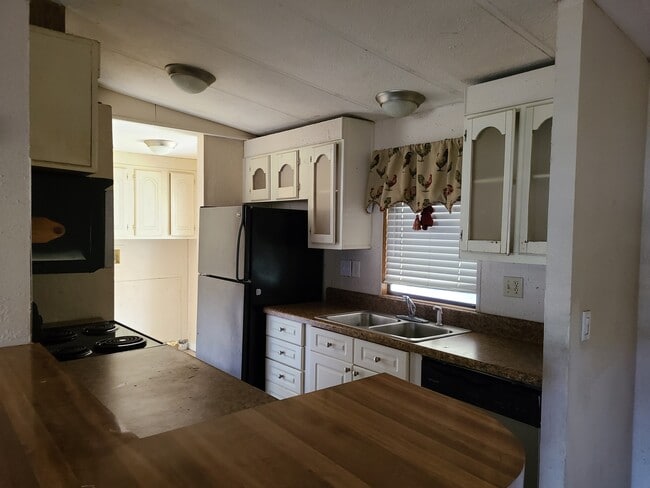 Building Photo - 5318 Dianthus St