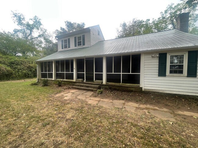 Building Photo - Updated farmhouse