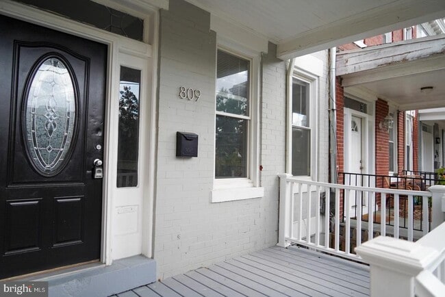 Foto del edificio - 809 Jefferson St NW