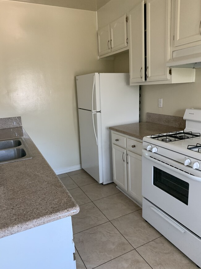 Kitchen appliances - 2010 3rd Ave
