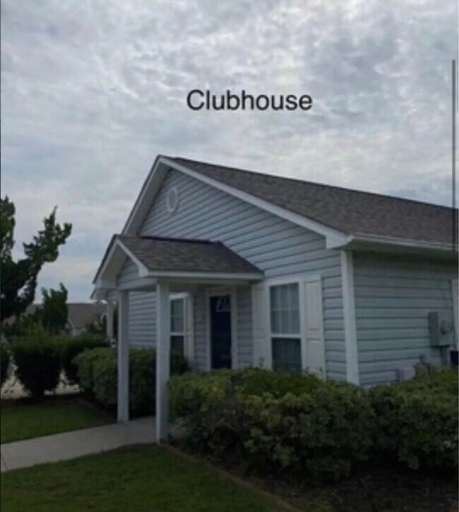 Building Photo - 204 Courtyard W