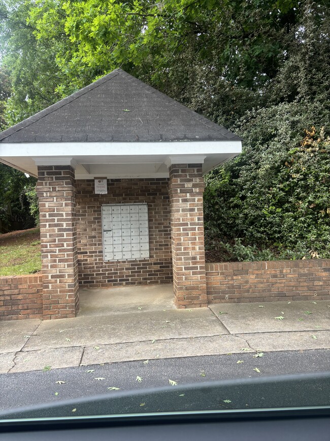 Building Photo - 144 Forest Lake Dr