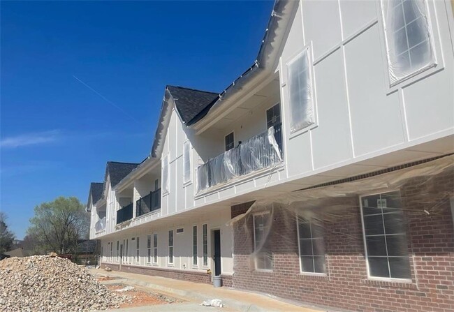 Building Photo - 4426 E Huntsville Rd