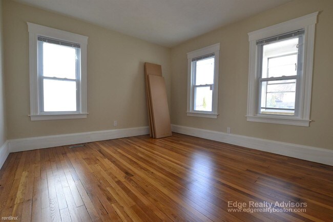 Building Photo - 3 br, 1 bath  - 160 Waverley Ave