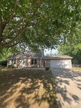 Building Photo - 21 Iroquois Ave