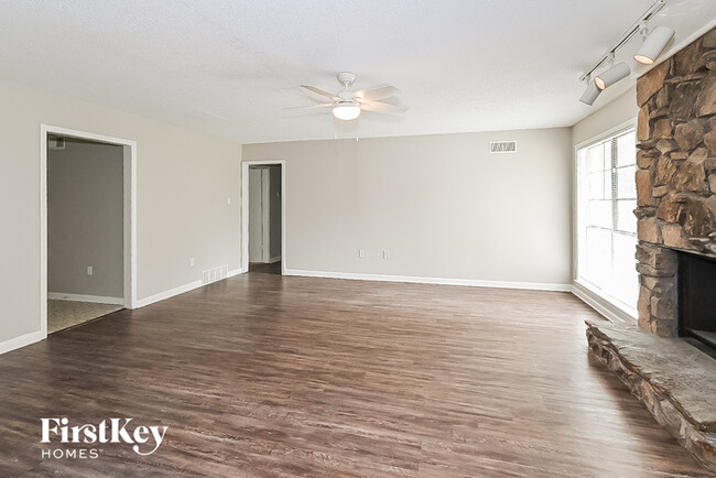 Foto del edificio - 7281 Isherwood Rd