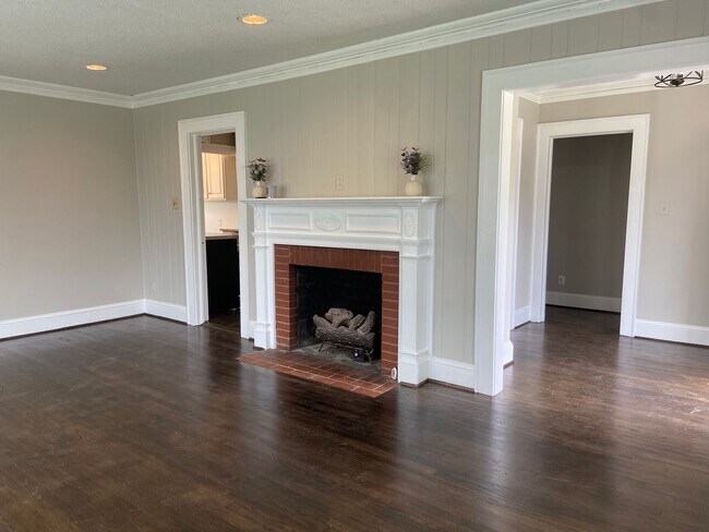 Foto del edificio - 2 Bedroom, 1 Bathroom House in Burlington!