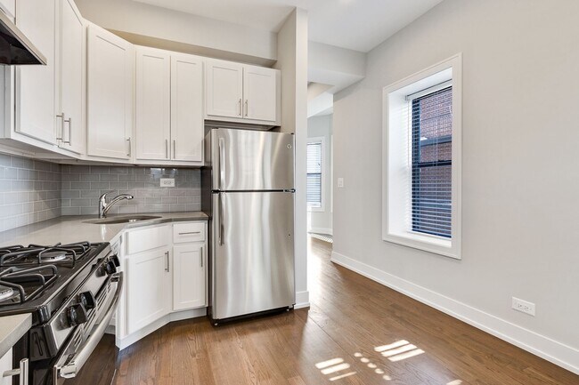 Building Photo - 853 W Lill Ave