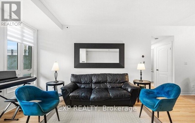 Photo du bâtiment - 1837 Eglinton Ave E