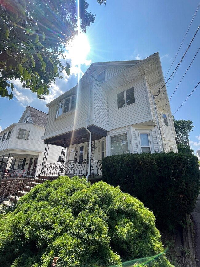 Building Photo - 129 W Adams St