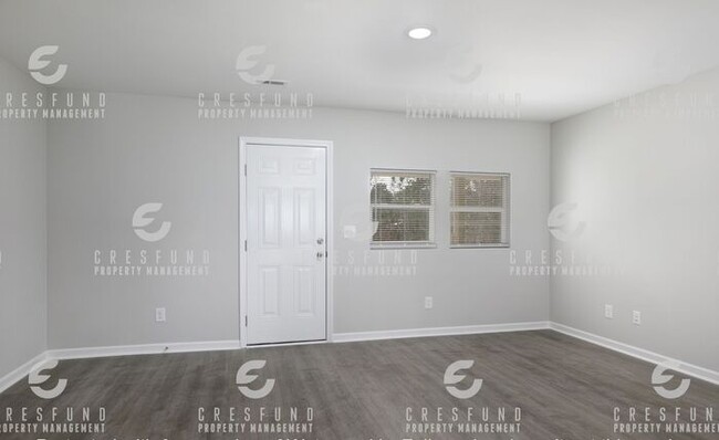 Building Photo - 2 Bedroom, 2 Bath - Like NEW and Available...