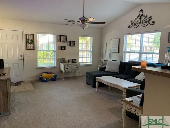 Foto del edificio - Cute, Convenient Townhome!