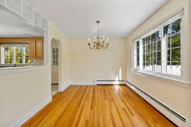 Building Photo - 27 Hermon St