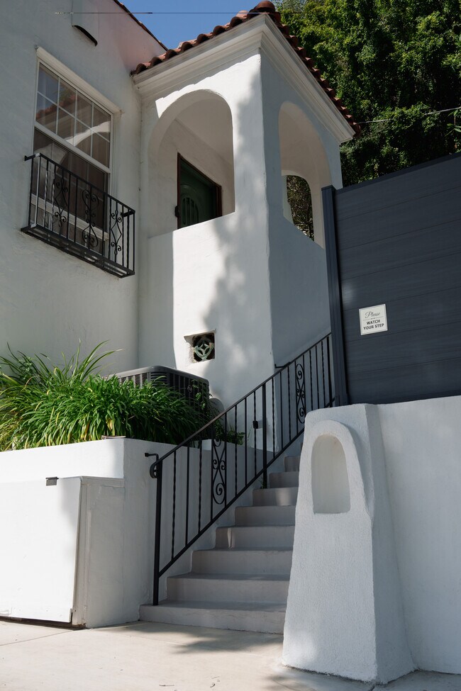 Foto del edificio - 2209 N Gower St