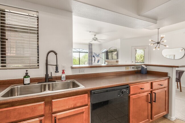Foto del edificio - 15095 N Thompson Peak Pkwy