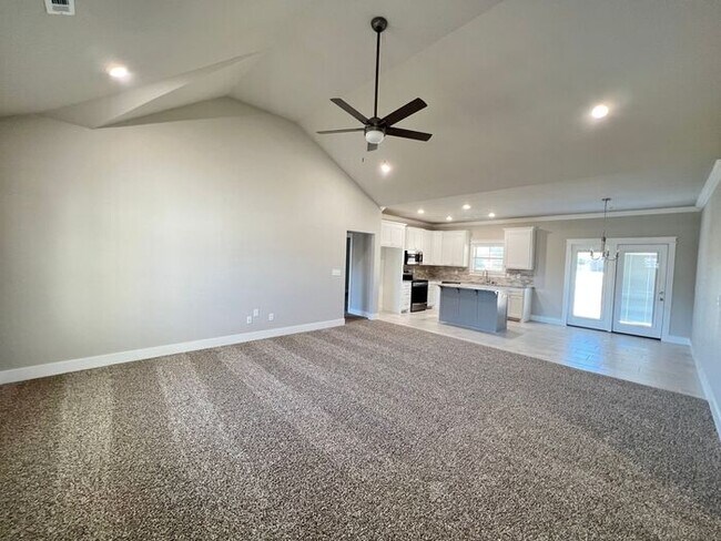 Foto del edificio - Single-Family Home- Desirable Cedarwood Plan