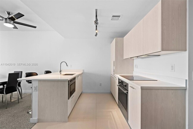 Foto del edificio - 501 NE 31st St