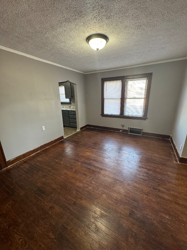 Building Photo - 119 W Willow Dr