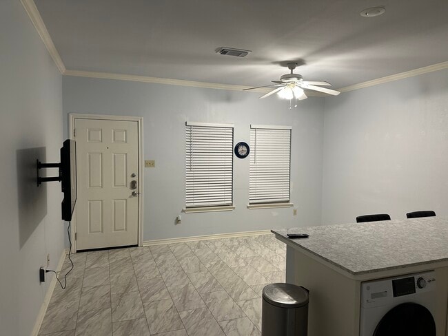 Photo - 824 10th St Apartments