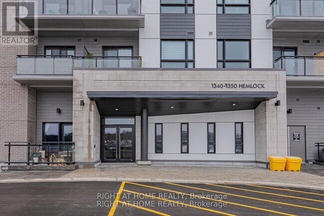 Photo du bâtiment - 1350 Hemlock Rd