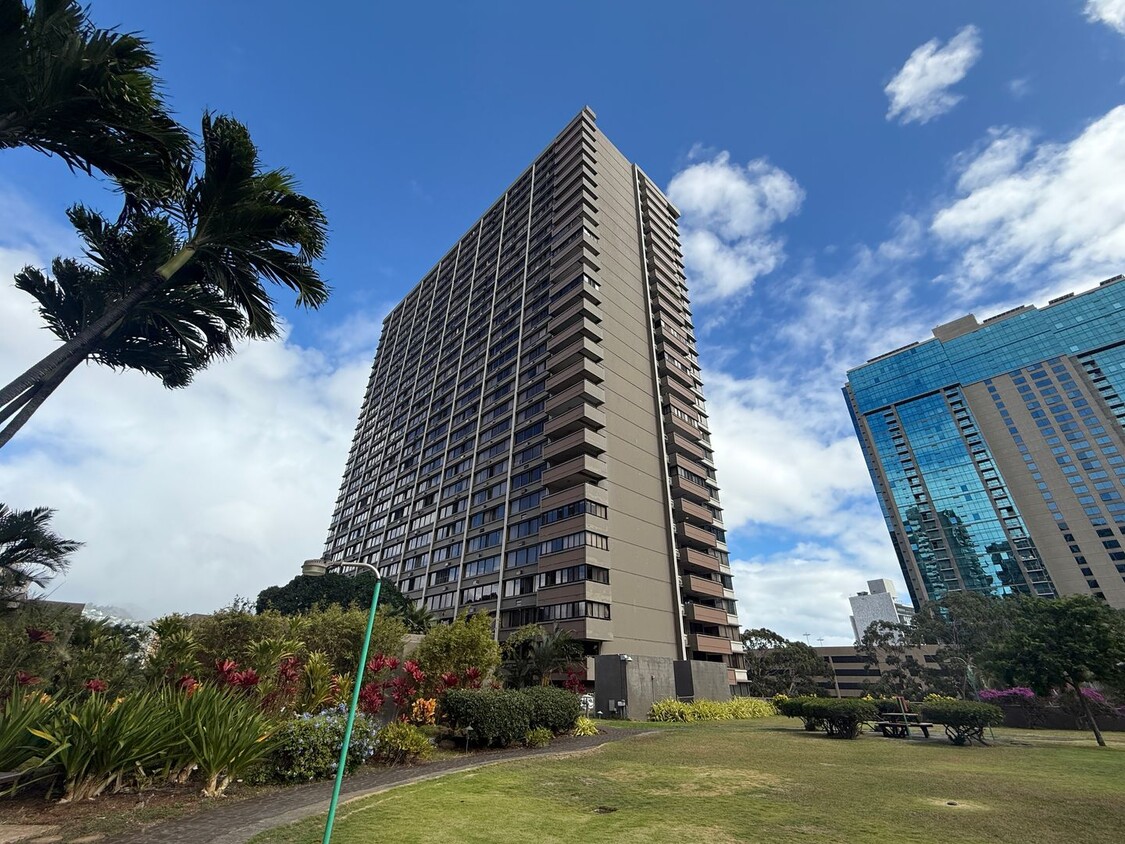 Foto principal - Kukui Plaza Diamond Head Tower 1 bedroom 1...