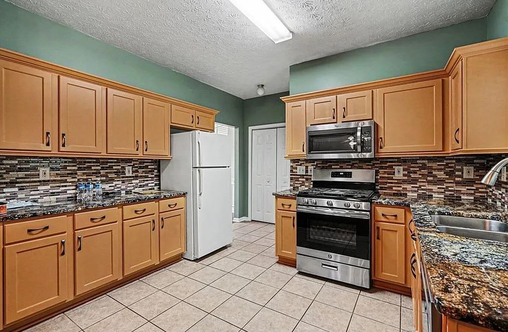 Foto del edificio - 375 Clairidge Ln
