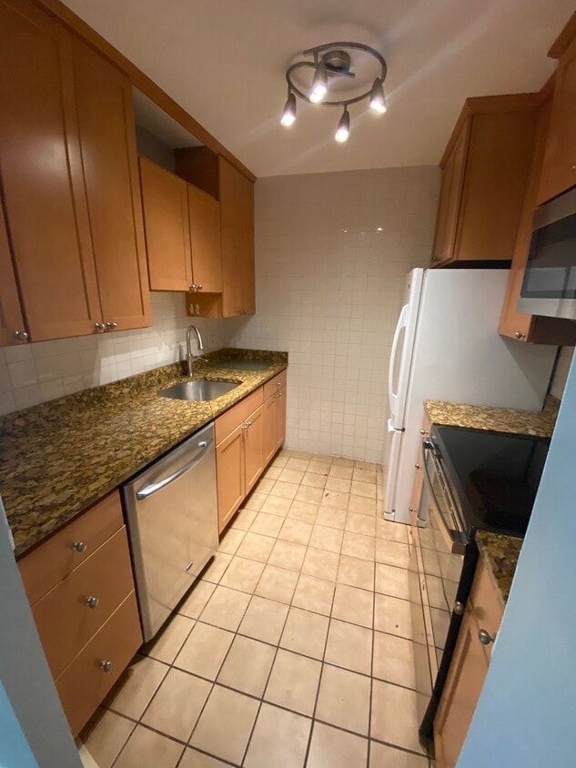 35 Desmoines Rd Unit 408, Quincy, MA 02169 Condo for Rent in Quincy