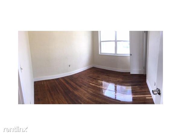 Building Photo - 2000 SW 33rd Ave