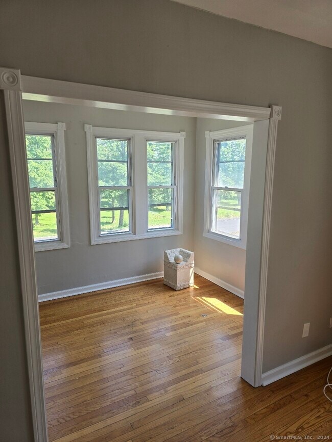 Building Photo - 1013 Maple Ave