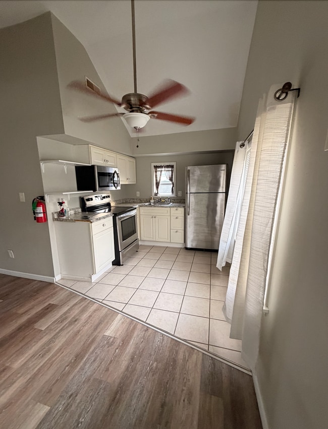 Building Photo - 405 S Boyd St