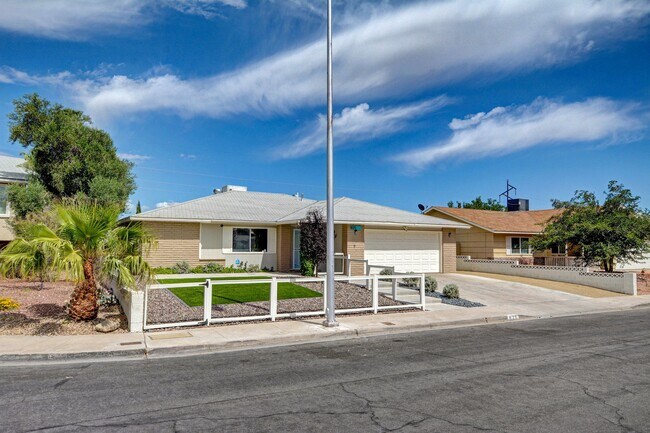 Foto del edificio - 825 Neil Armstrong St