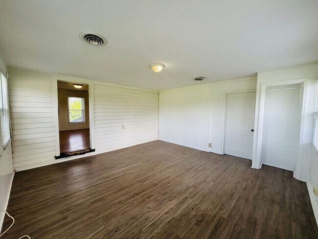 Foto del edificio - 1 Bedroom, 1 Bath House with a sun room