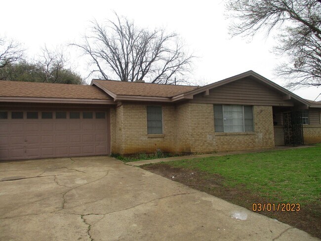 Foto del edificio - 212 Hallbrook Dr