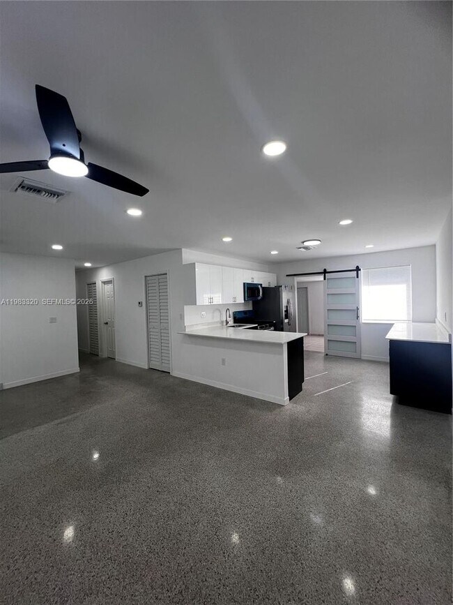 Foto del edificio - 3820 SW 16th St