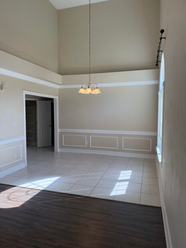 Foto del edificio - 1510 N Duval St